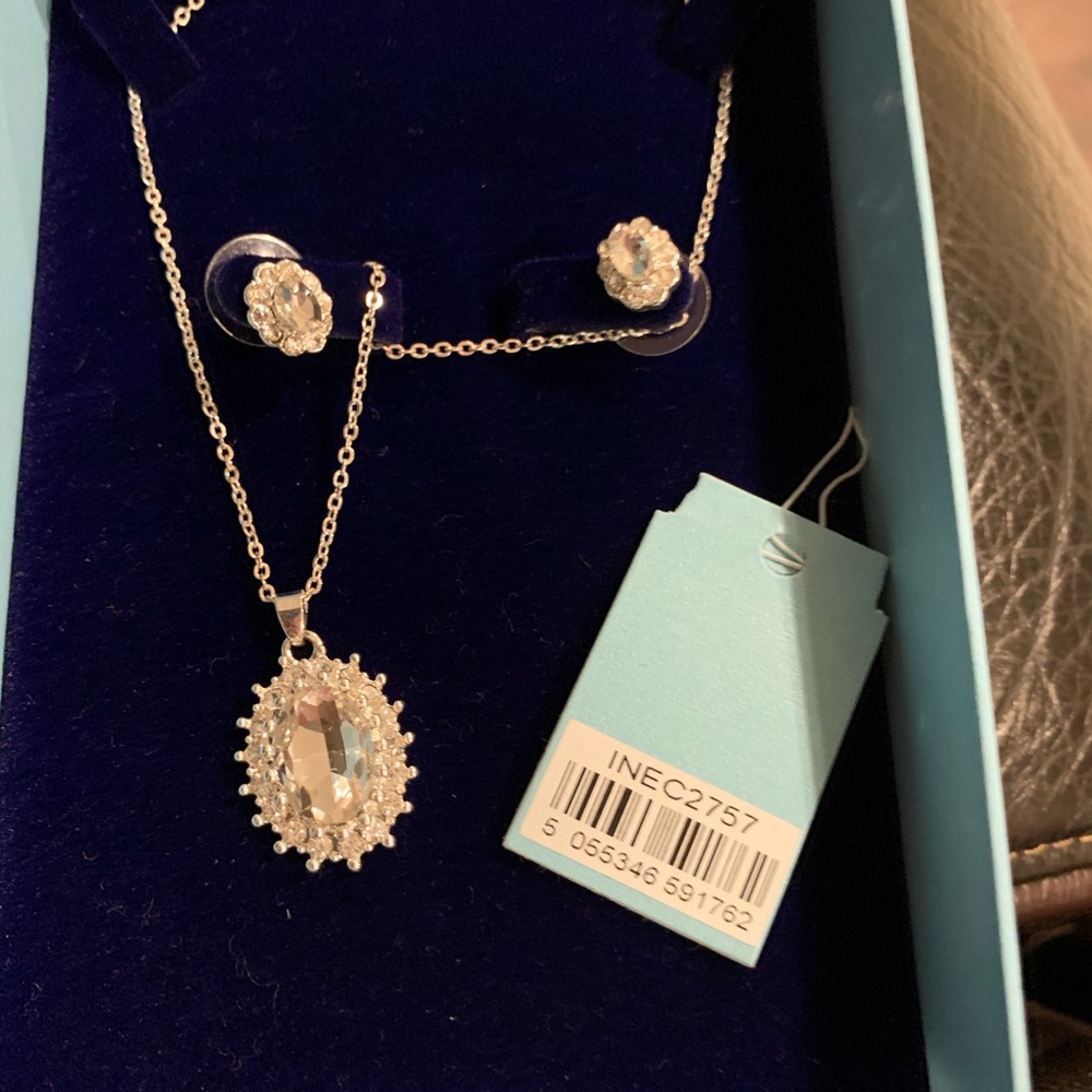 NWT Necklace and earring set by Indulgence
